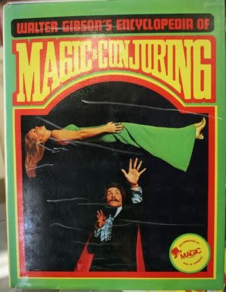 Book - Walter Gibson's Encyclopedia Of Magic and Conjuring By Drake Publishers (M7)