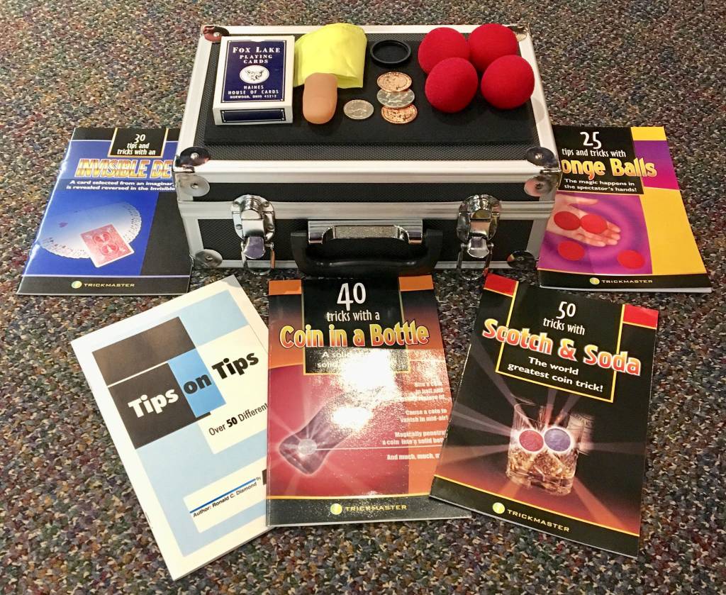 Executive Magic Set - 195 Tricks w/case, mat and books