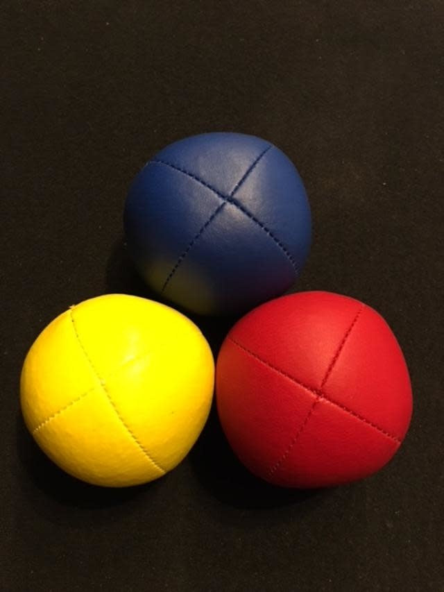 Juggling Balls Pro, 4 Panel 3 Set Red/Red, Ylw/Ylw. Blu/Blu Ultra Leather Bird Seed Filled by Ronjo