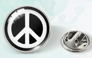 Lapel Pin Peace Sign Black/White